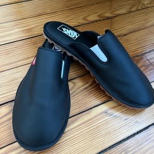 Black Vans Mountain Mules - slide ons